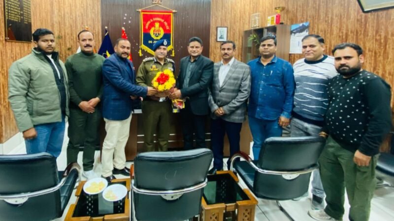 एंटी क्राइम एनजीओ के चेयरमैन ने ड्रग्स और सामुदायिक सहयोग पर चर्चा के लिए जेकेएस रेंज के डीआईजी से की मुलाकात