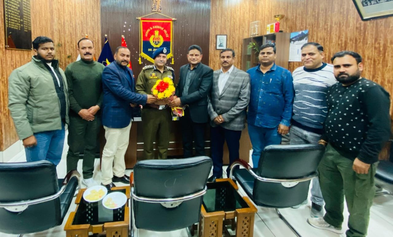 एंटी क्राइम एनजीओ के चेयरमैन ने ड्रग्स और सामुदायिक सहयोग पर चर्चा के लिए जेकेएस रेंज के डीआईजी से की मुलाकात